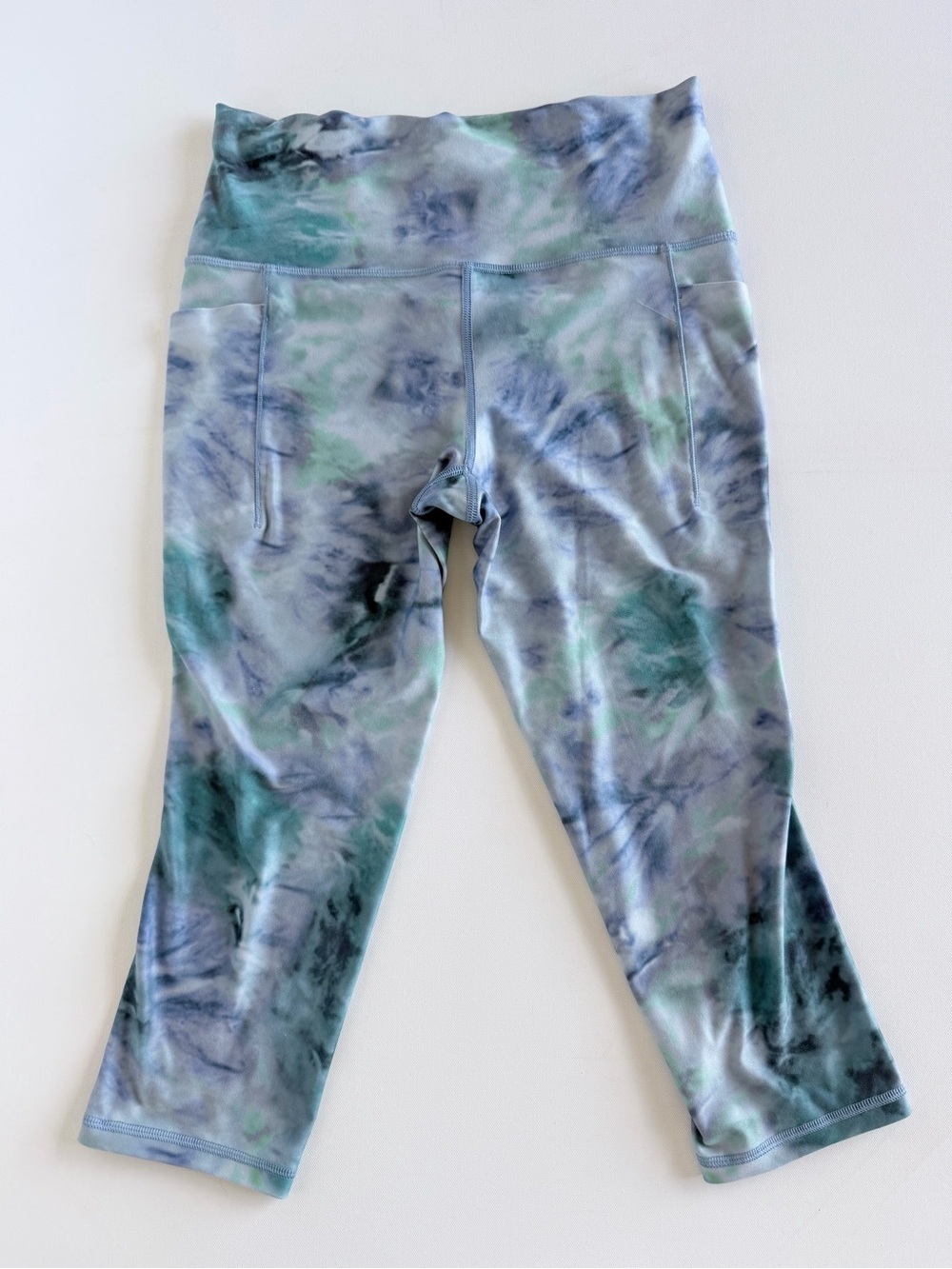 Athleta Salutation Stash Pocket II Tie Dye Capri Leggings Medium Blue Green